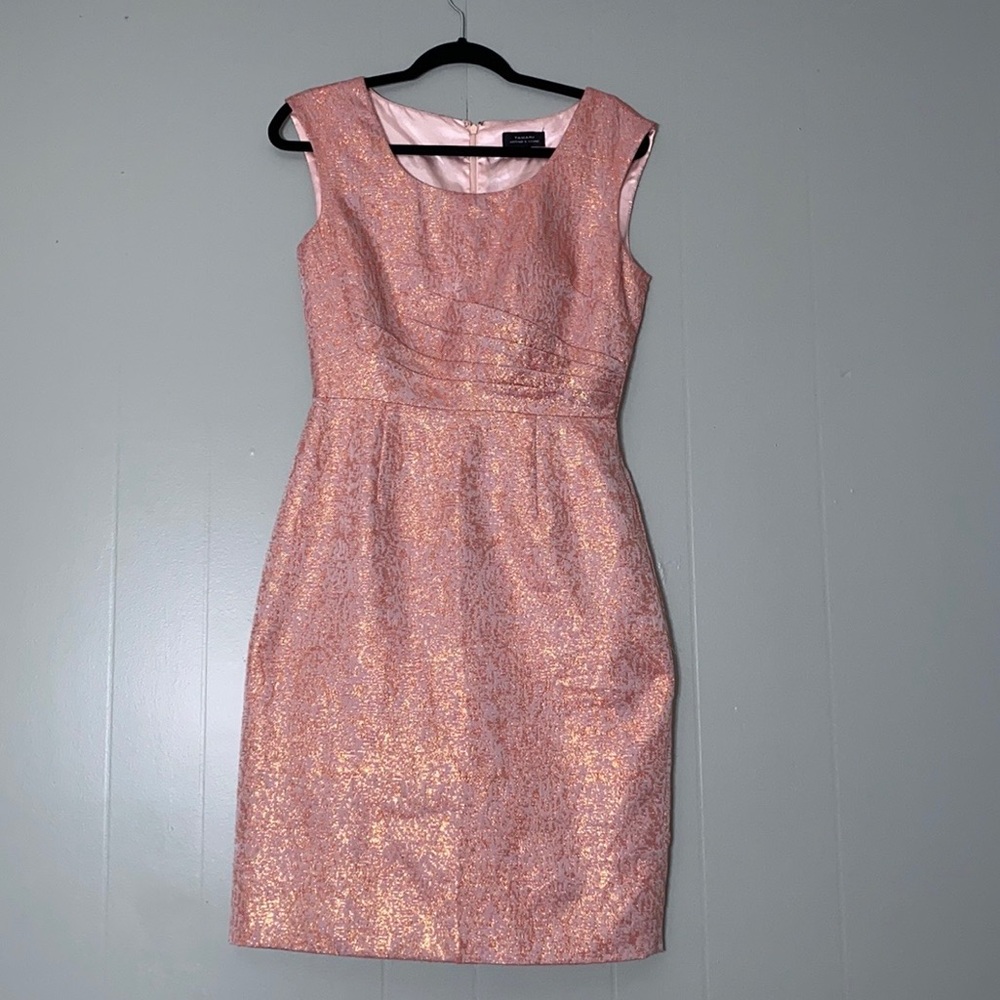 Pink and gold Tahari Arthur S Levine sleeveless size 4 formal cocktail dress